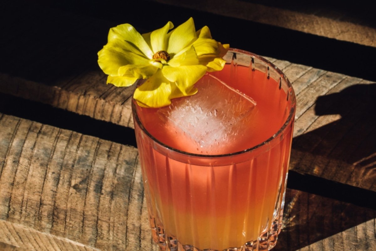 Cocktails chromatiques : Le guide des mocktails sans alcool pour un été Instagram-friendly - Infuse Me