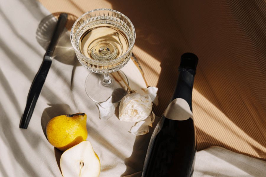 Le mystère des bulles dorées : recréer l'effet champagne sans alcool - Infuse Me