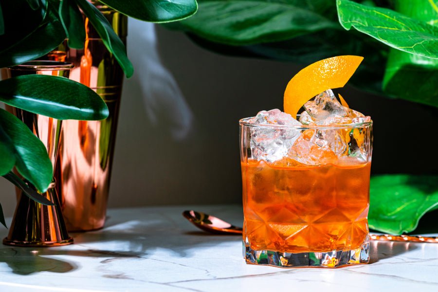 Bar à cocktails tropical : transformer son jardin en paradis pour l'EVJF - Infuse Me